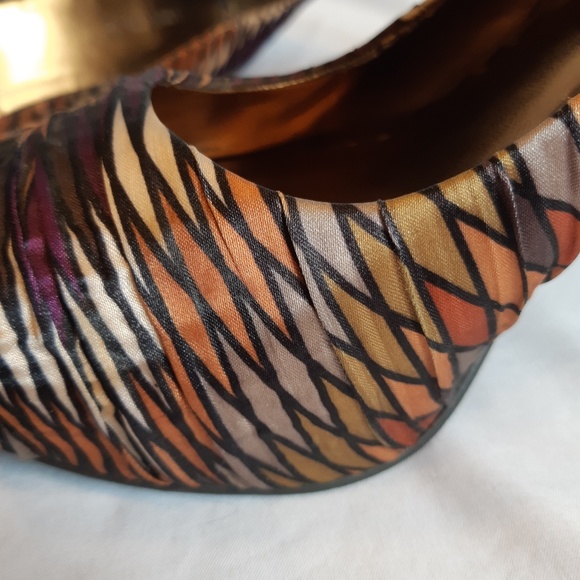Nine West multi colored fabric heels - Picture 3 of 8